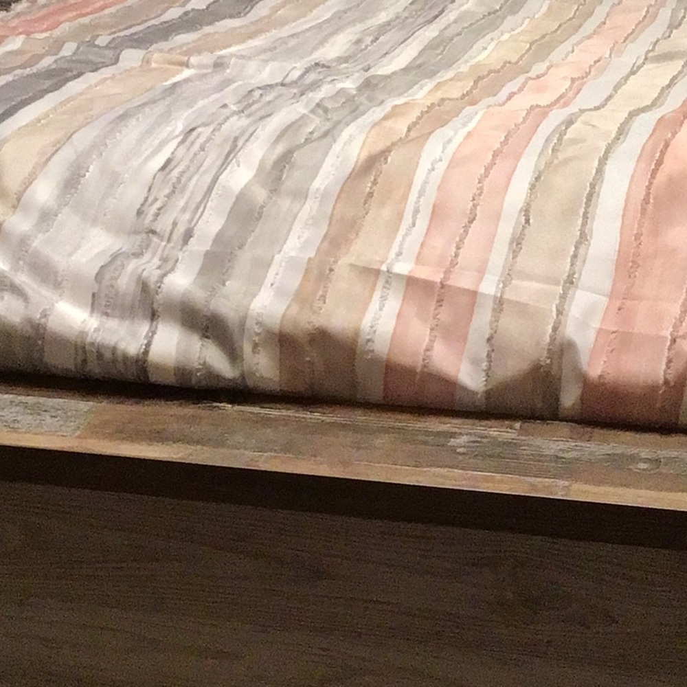 Queen Comforter with 2 pillow covers.